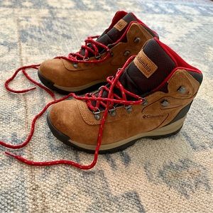 Columbia hiking boots, size 8, brand new never worn